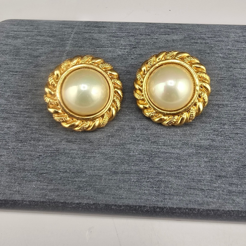 Vintage Carolee Earrings Gold Tone Faux Pearl Rope Border Round Studs 1in
